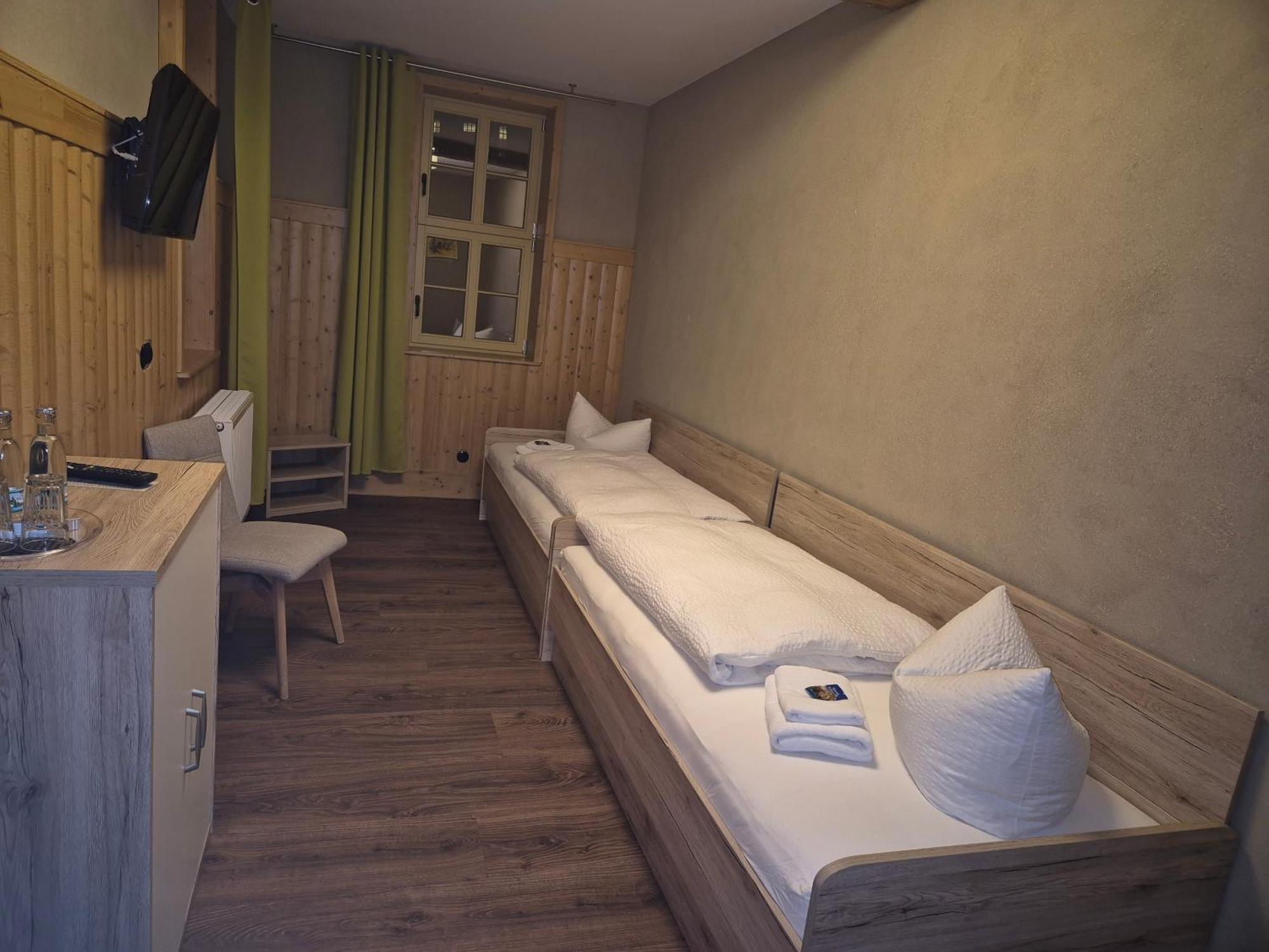 Teutsche Schule Hotel Schleusingen Luaran gambar